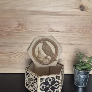 Boîte hexagonale viking personnalisée en bois
