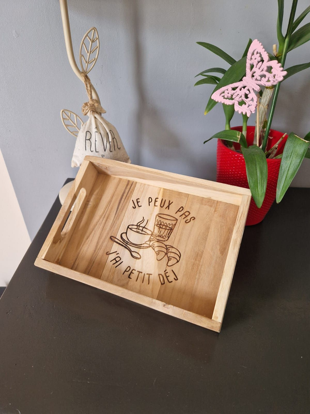 plateau décoratif personnalisé en bois – Image 3